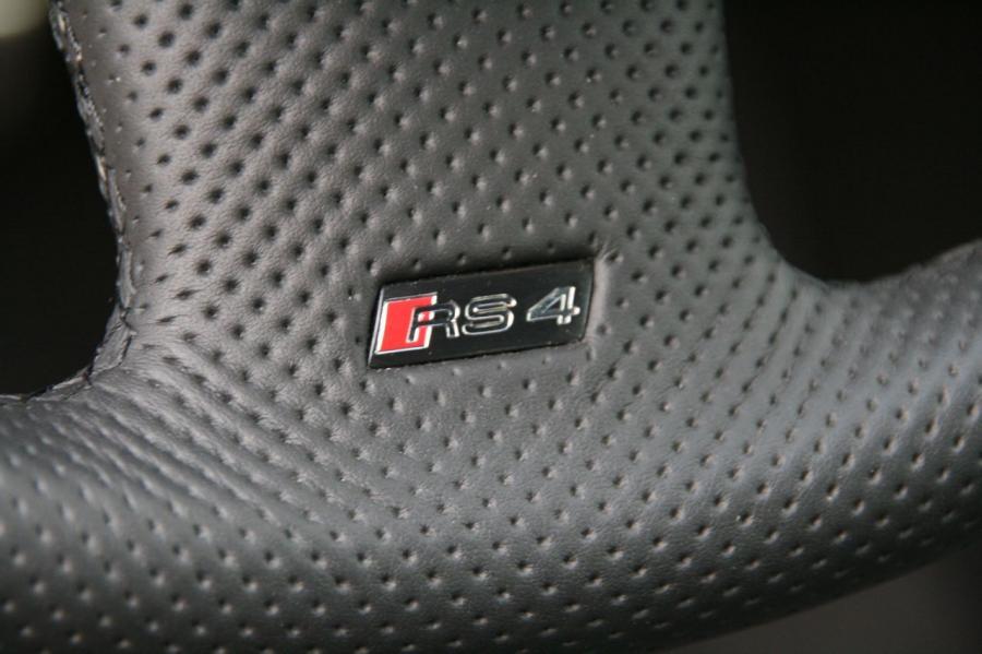 Детали интерьера Audi RS4 Cabriolet (B7, 8H) 2006 года  (NA) (фото 27 из 65)
